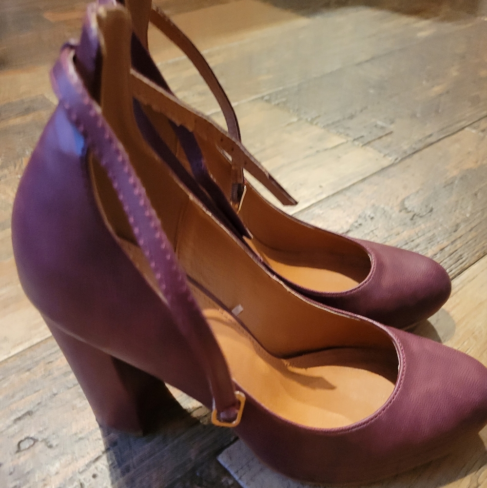 Eva Mendes heels